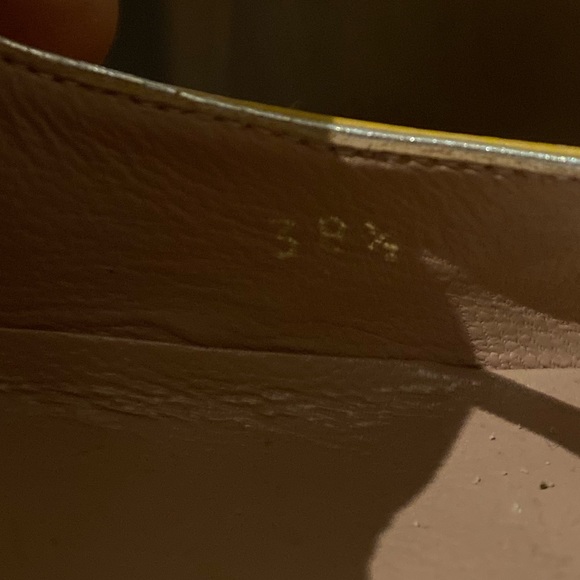 Prada . - Picture 4 of 5